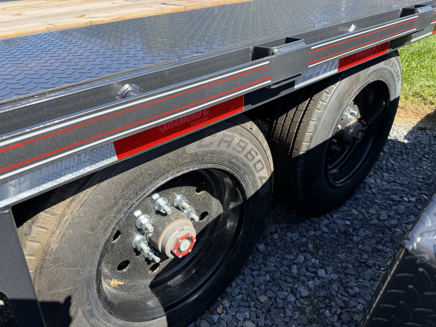 New 2026 Diamond C DET210 DECK OVER POWER TILT TRAILER 102” X24’ WIRELESS REMOTE HYDRO JACK