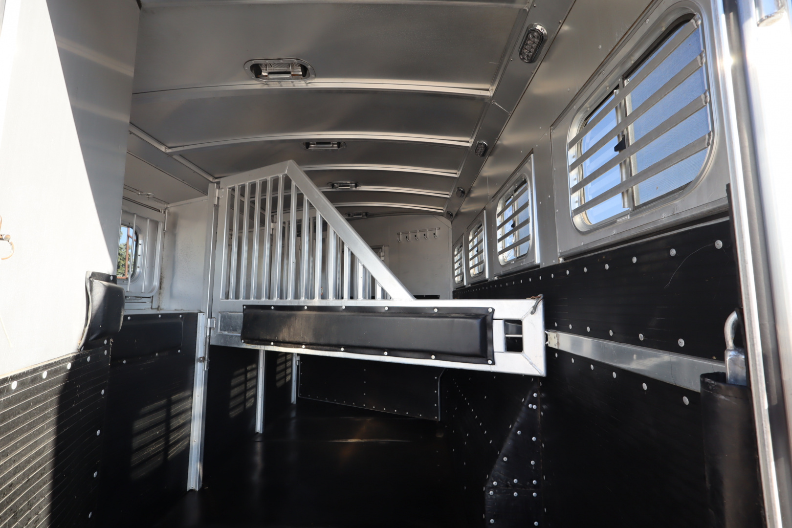 Used 2015 Platinum 4 Horse LQ W/Bunkbeds Horse Trailer