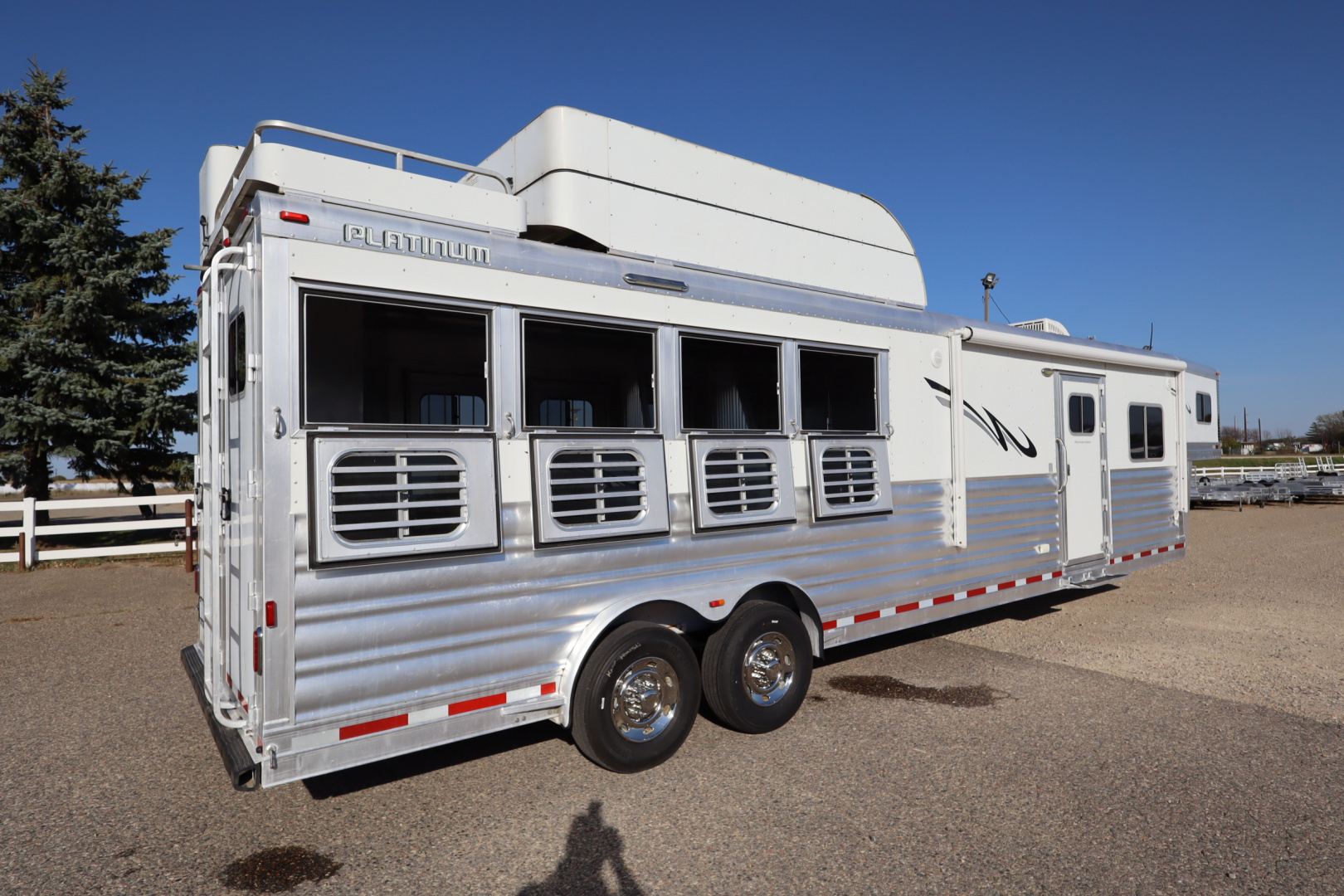 Used 2015 Platinum 4 Horse LQ W/Bunkbeds Horse Trailer