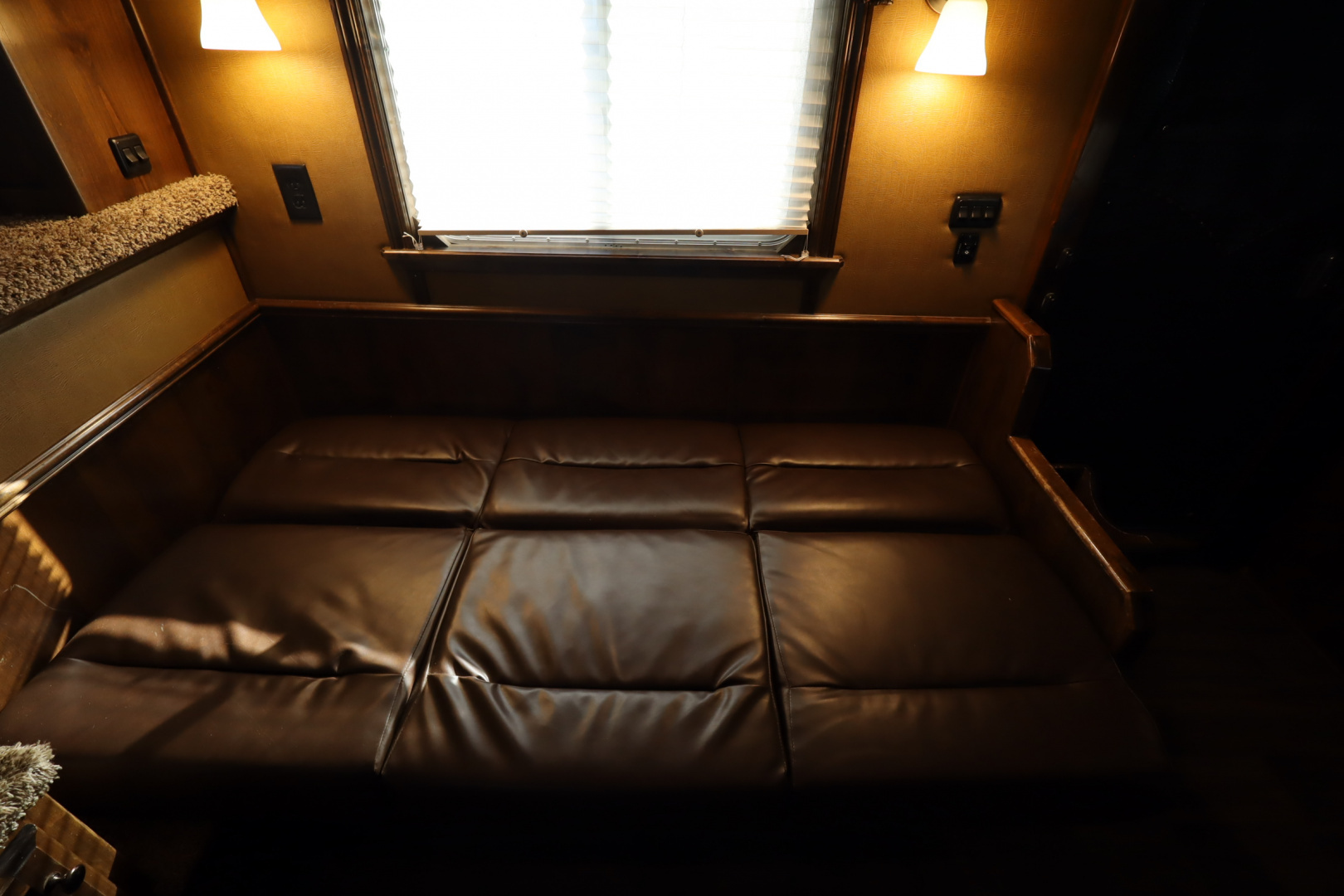 Used 2015 Platinum 4 Horse LQ W/Bunkbeds Horse Trailer