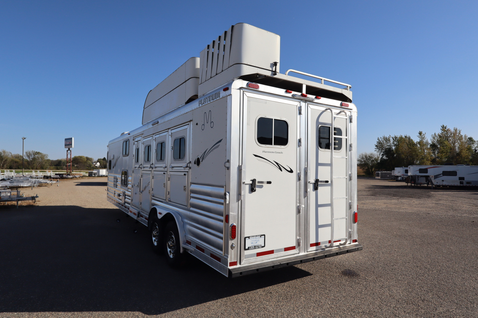 Used 2015 Platinum 4 Horse LQ W/Bunkbeds Horse Trailer