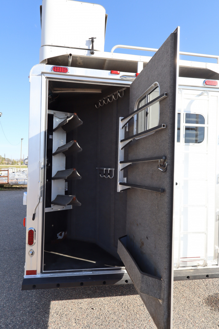 Used 2015 Platinum 4 Horse LQ W/Bunkbeds Horse Trailer