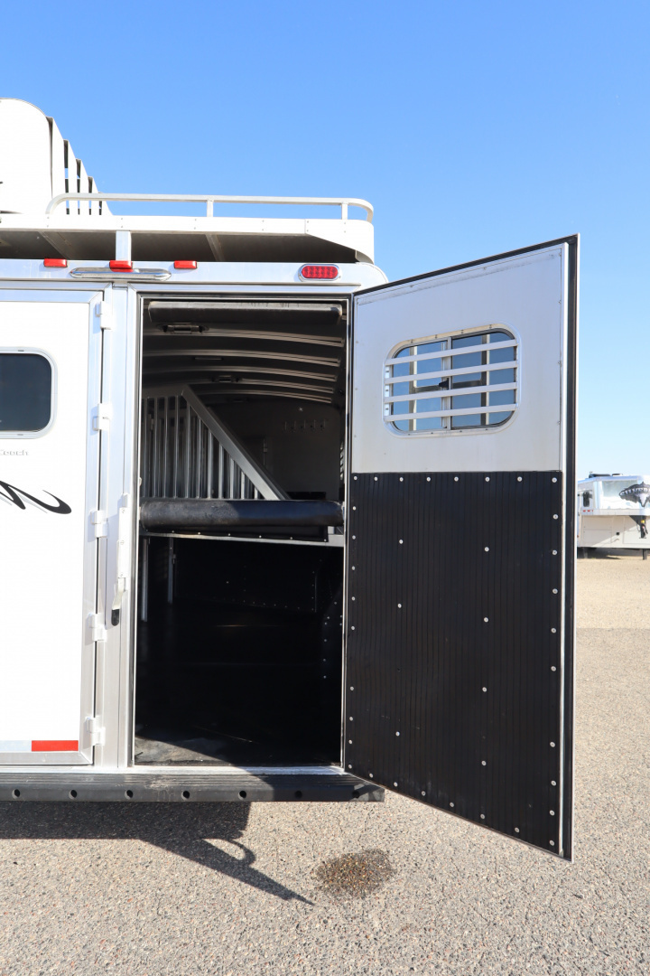 Used 2015 Platinum 4 Horse LQ W/Bunkbeds Horse Trailer