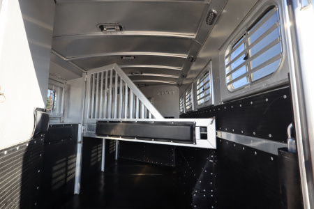 Used 2015 Platinum 4 Horse LQ W/Bunkbeds Horse Trailer