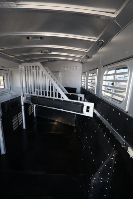 Used 2015 Platinum 4 Horse LQ W/Bunkbeds Horse Trailer