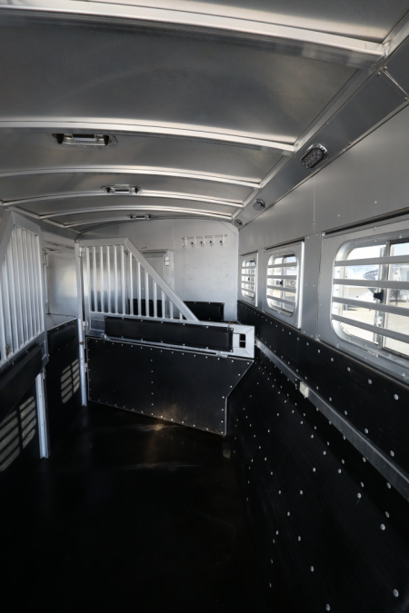 Used 2015 Platinum 4 Horse LQ W/Bunkbeds Horse Trailer