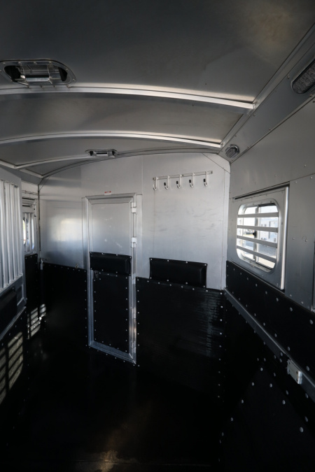 Used 2015 Platinum 4 Horse LQ W/Bunkbeds Horse Trailer