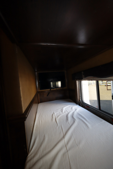 Used 2015 Platinum 4 Horse LQ W/Bunkbeds Horse Trailer