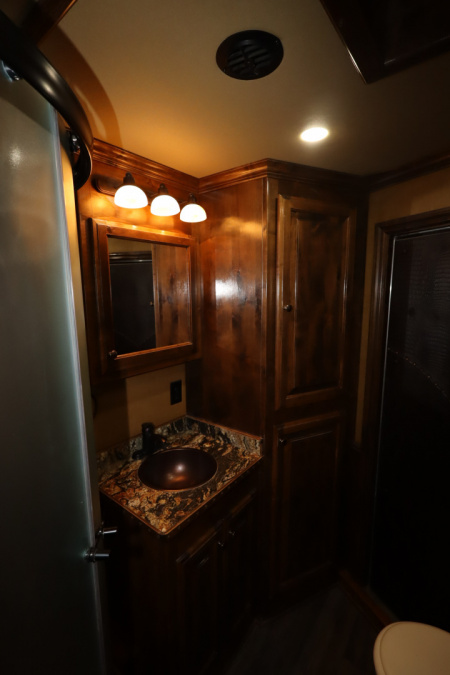 Used 2015 Platinum 4 Horse LQ W/Bunkbeds Horse Trailer