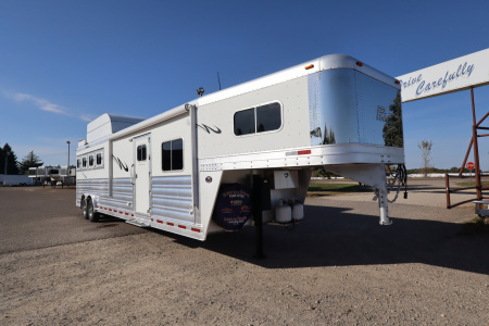 Used 2015 Platinum 4 Horse LQ W/Bunkbeds Horse Trailer