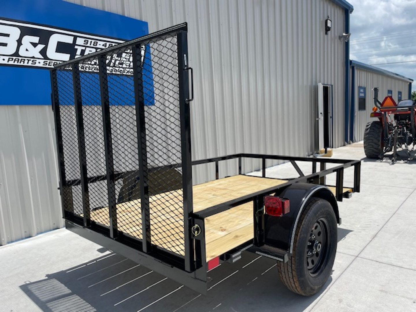 New 2026 DAVIDSON 5X8 SINGLE AXLE UTILITY W/ 4' GATE