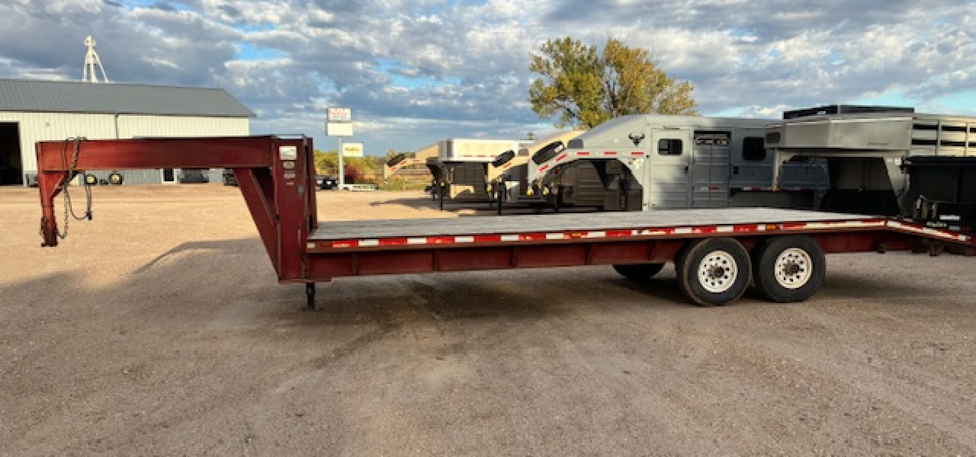 Used 1992 Titan Trailer Flatbed Deckover Trailer