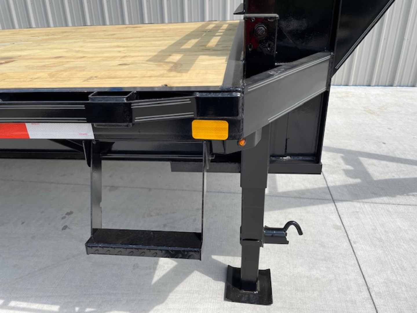 New 2026 DAVIDSON 102X30 (25+5) DECKOVER GOOSENECK (2) TANDEM 8000lb AXLES, GVWR 16,000lbs, MONSTER RAMPS