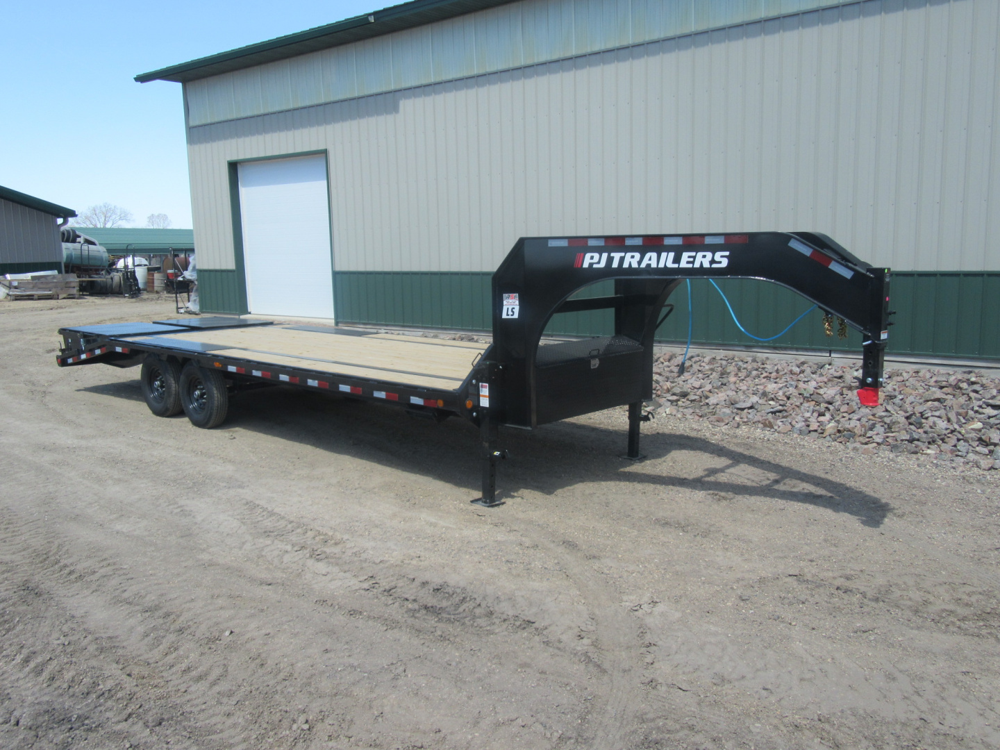 New 2026 28' 14k PJ Low Pro Gooseneck Trailer