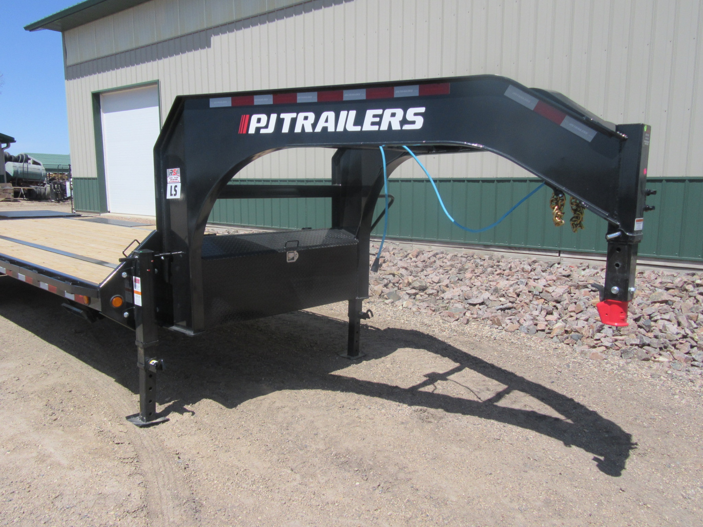 New 2026 28' 14k PJ Low Pro Gooseneck Trailer
