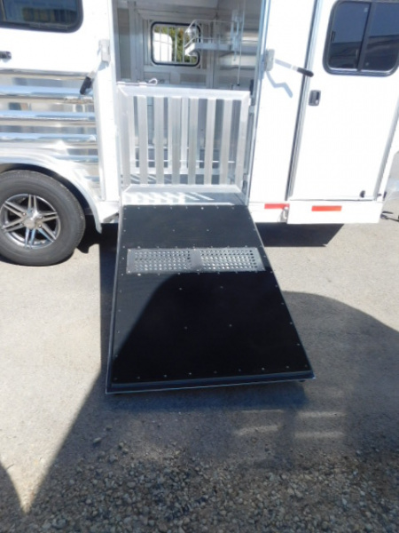 New 2026 Exiss Trailers Exhibitor 716W 6 Pen Stock Combo Trailer