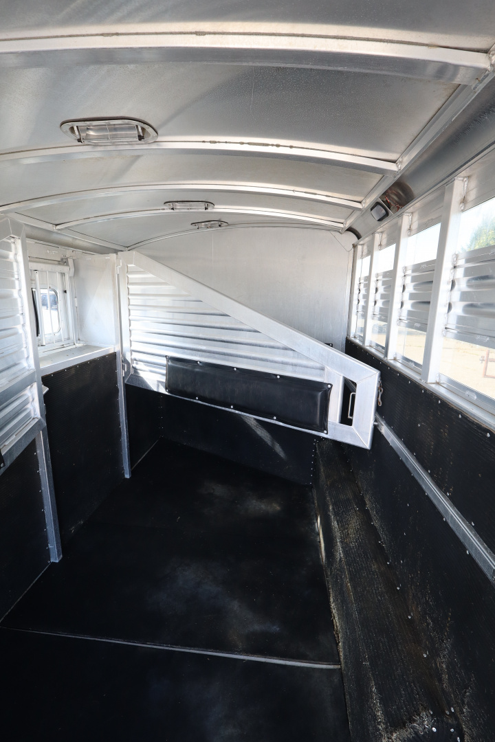 Used 2001 Elite Trailers 3 Horse Weekender Horse Trailer