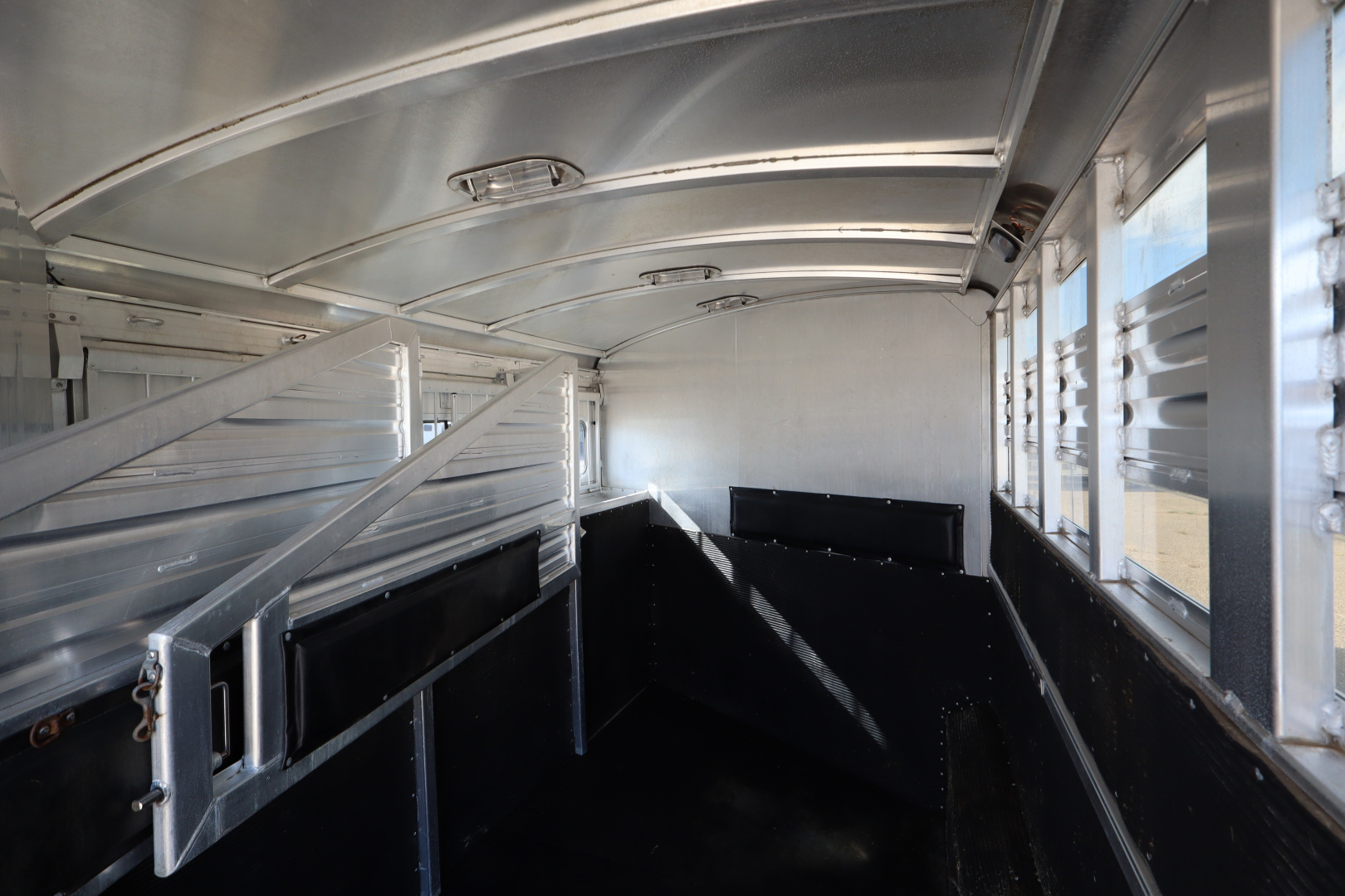 Used 2001 Elite Trailers 3 Horse Weekender Horse Trailer