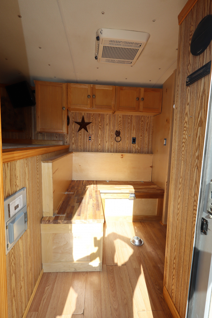 Used 2001 Elite Trailers 3 Horse Weekender Horse Trailer