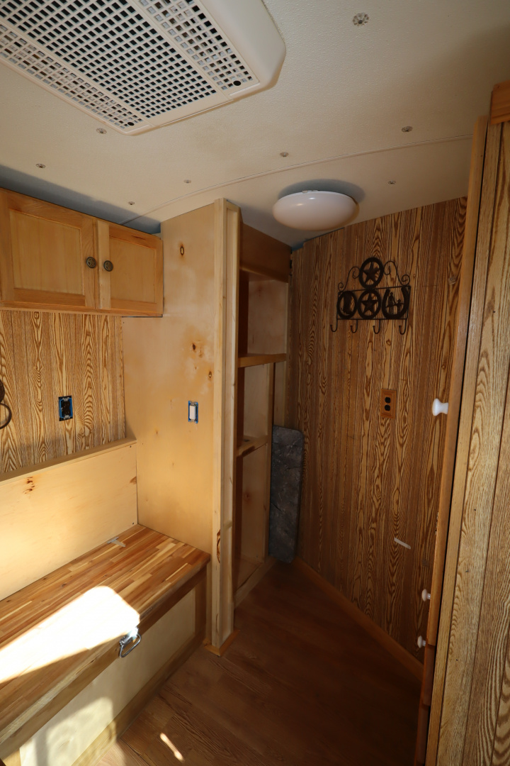 Used 2001 Elite Trailers 3 Horse Weekender Horse Trailer