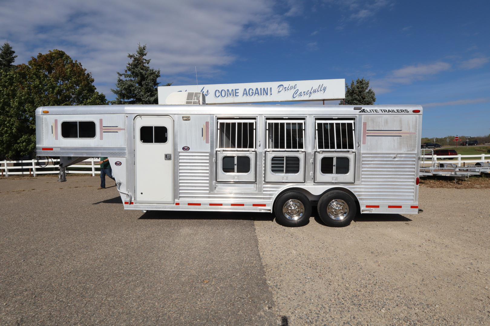 Used 2001 Elite Trailers 3 Horse Weekender Horse Trailer