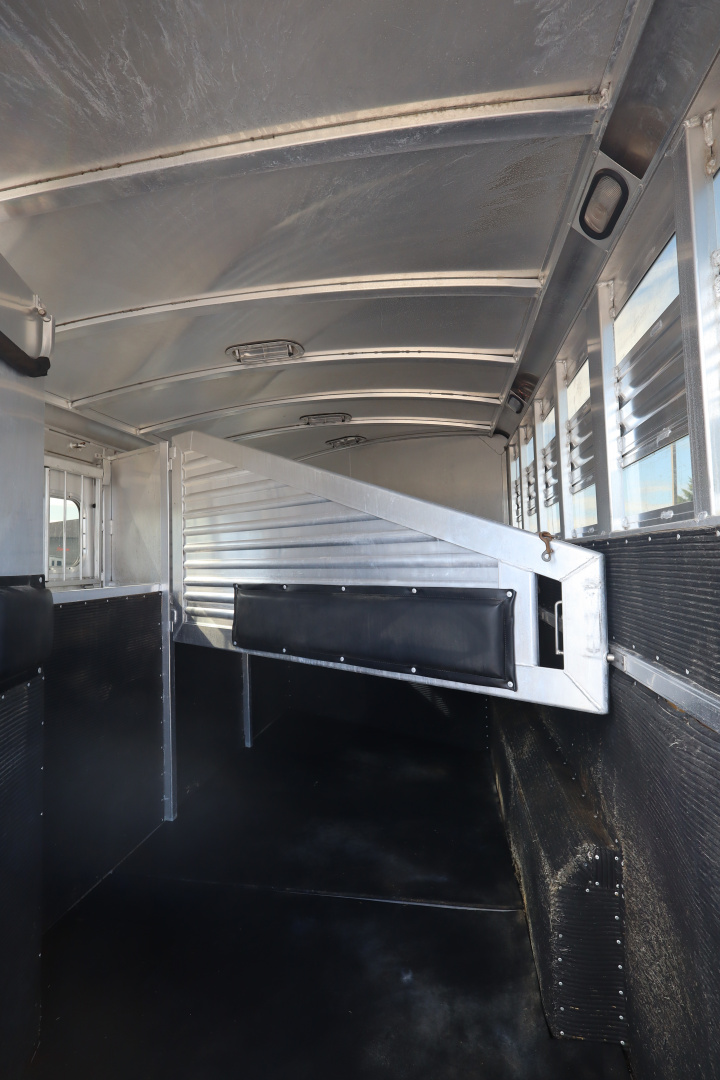 Used 2001 Elite Trailers 3 Horse Weekender Horse Trailer