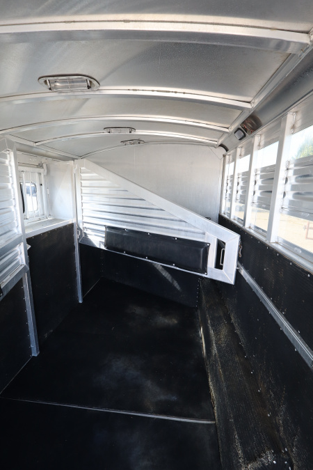 Used 2001 Elite Trailers 3 Horse Weekender Horse Trailer