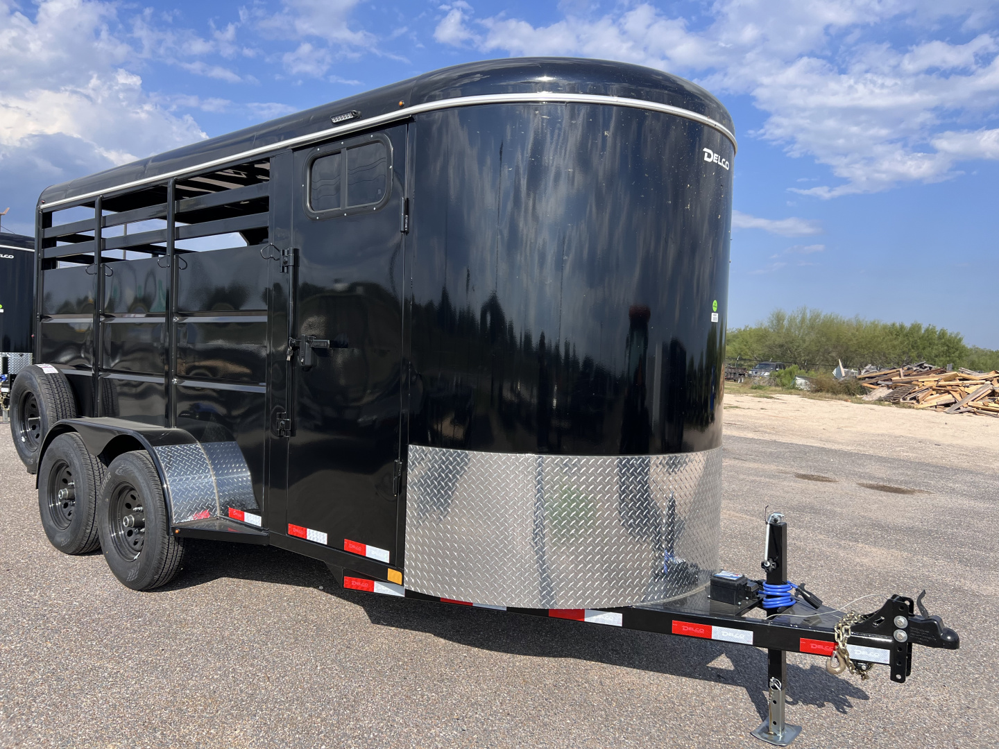 New 2026 Delco Trailers 3 Horse Slant Trailer