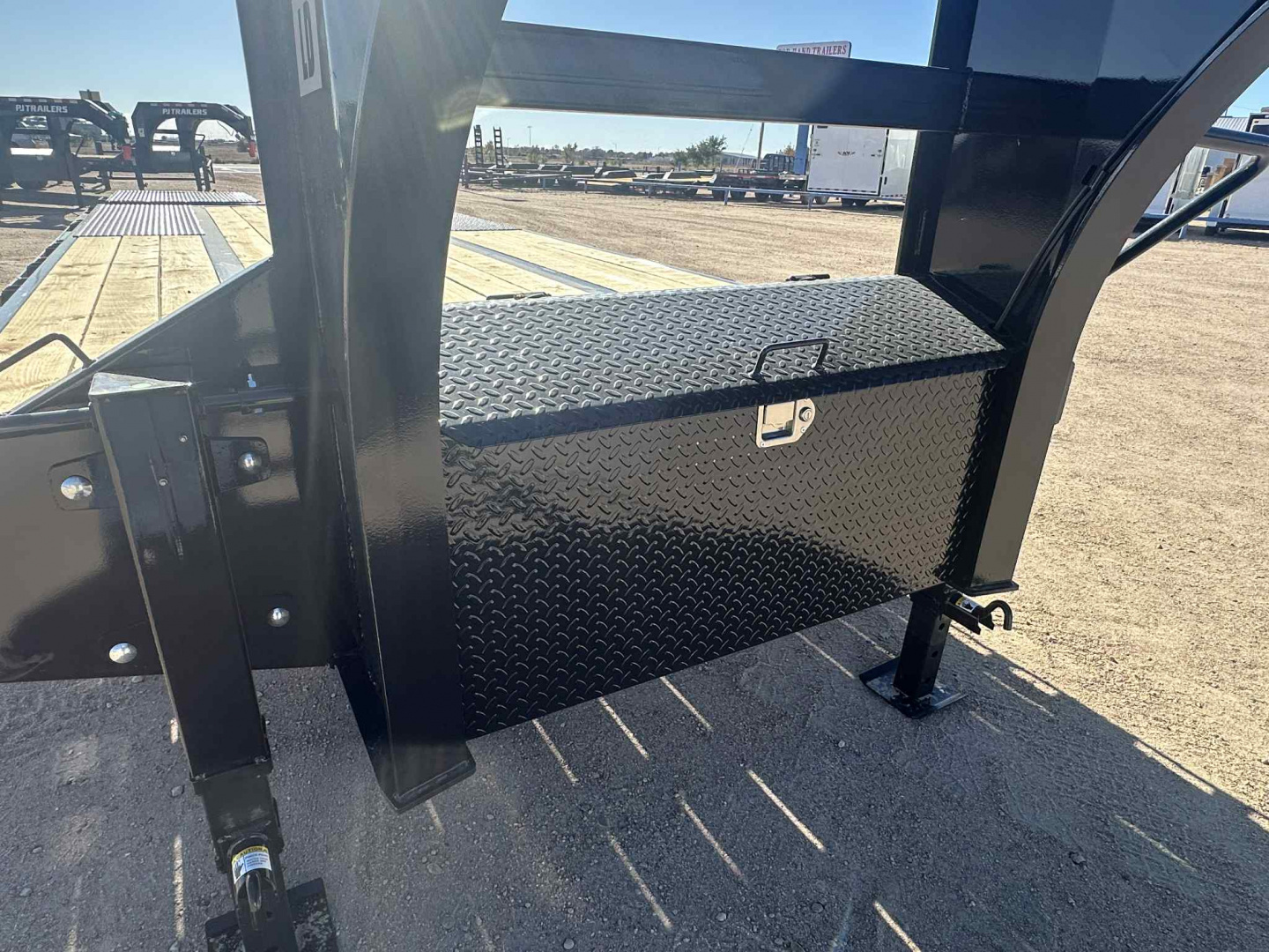 New 2026 PJ 25' Low-Pro Flatdeck with Duals (LD) Gooseneck (10k)