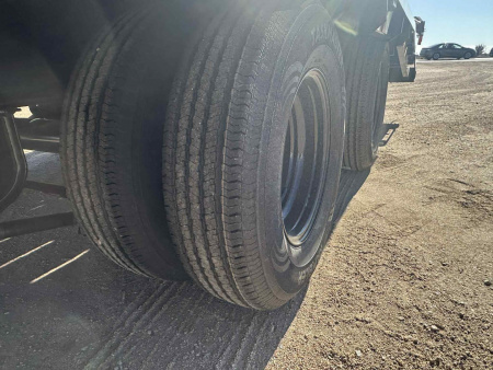 New 2026 PJ 25' Low-Pro Flatdeck with Duals (LD) Gooseneck (10k)