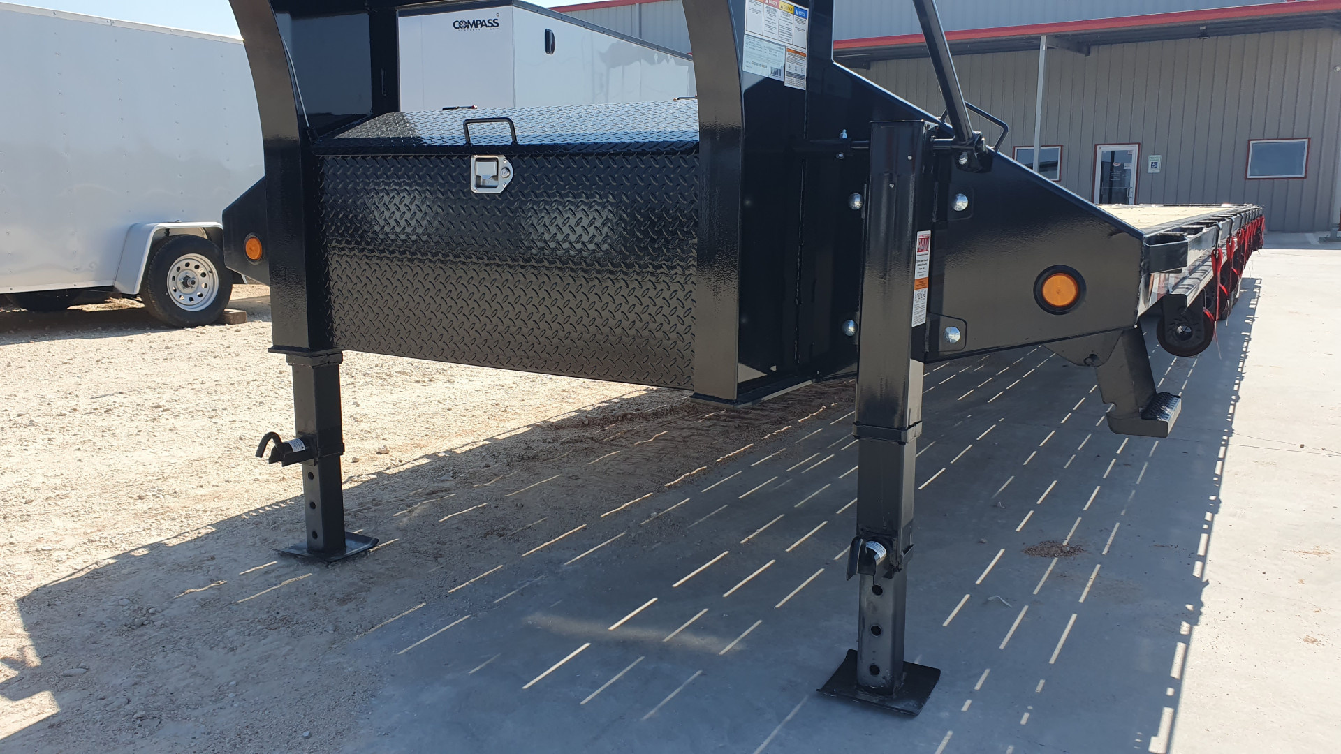 New 2026 PJ 102"x40' GN Low-Pro Air-Ride Flatbed w/ Duals - LD