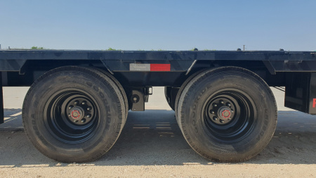 New 2026 PJ 102"x40' GN Low-Pro Air-Ride Flatbed w/ Duals - LD