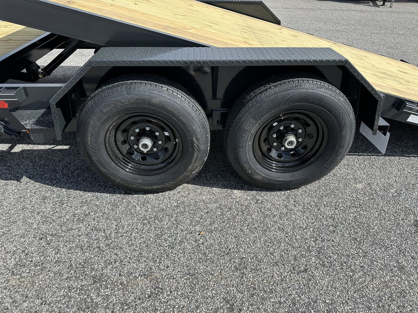 New 2025 JOBSITE 22' 15K TILT EQUIPMENT TRAILER