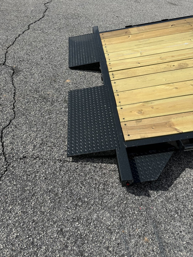 New 2025 JOBSITE 22' 15K TILT EQUIPMENT TRAILER