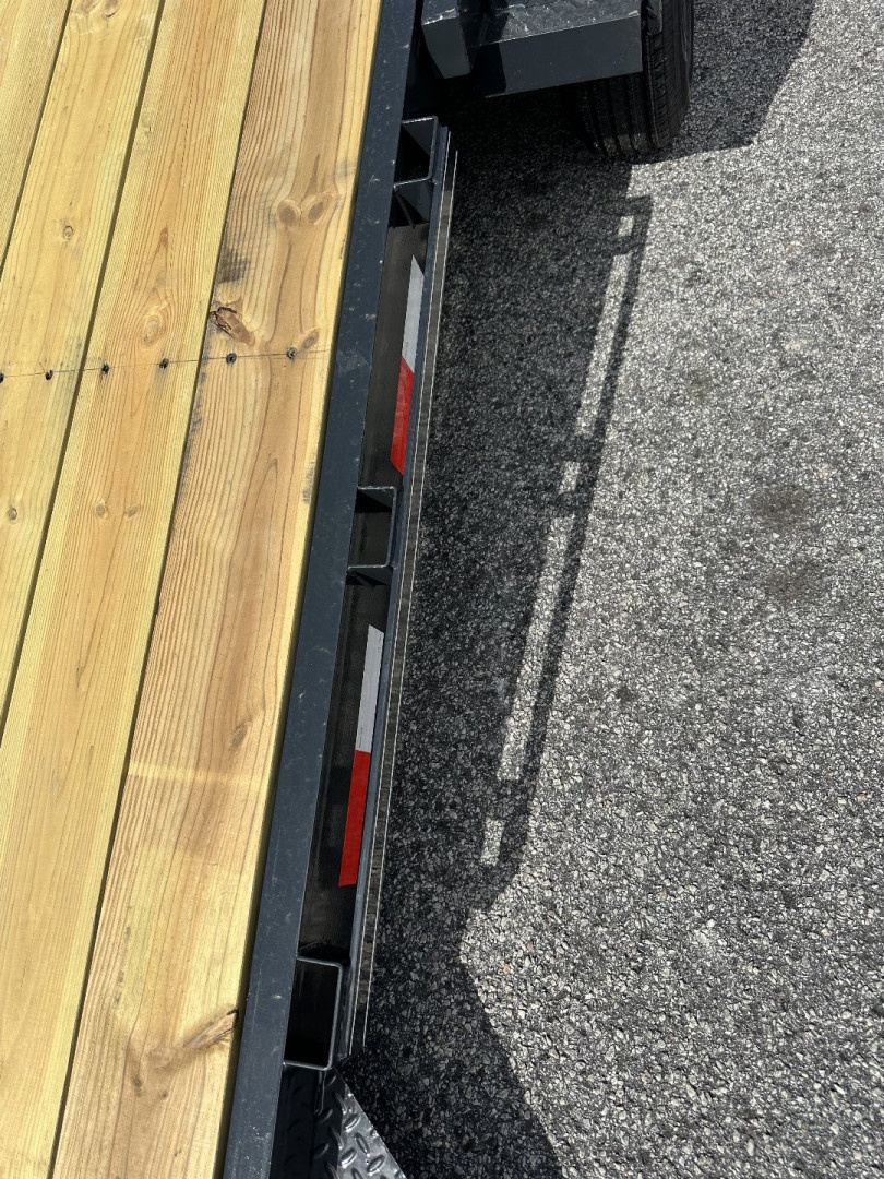 New 2025 JOBSITE 22' 15K TILT EQUIPMENT TRAILER