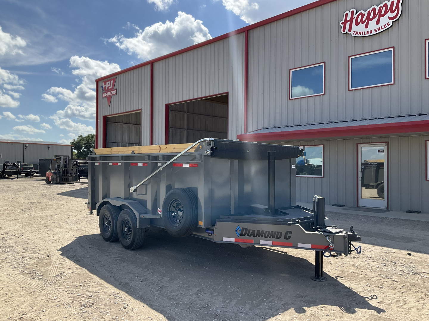 New 2026 Diamond C 82"x14' BP HD Low Profile Telescopic Dump w/ 44" Sides - LPT207 Pacesetter Edition