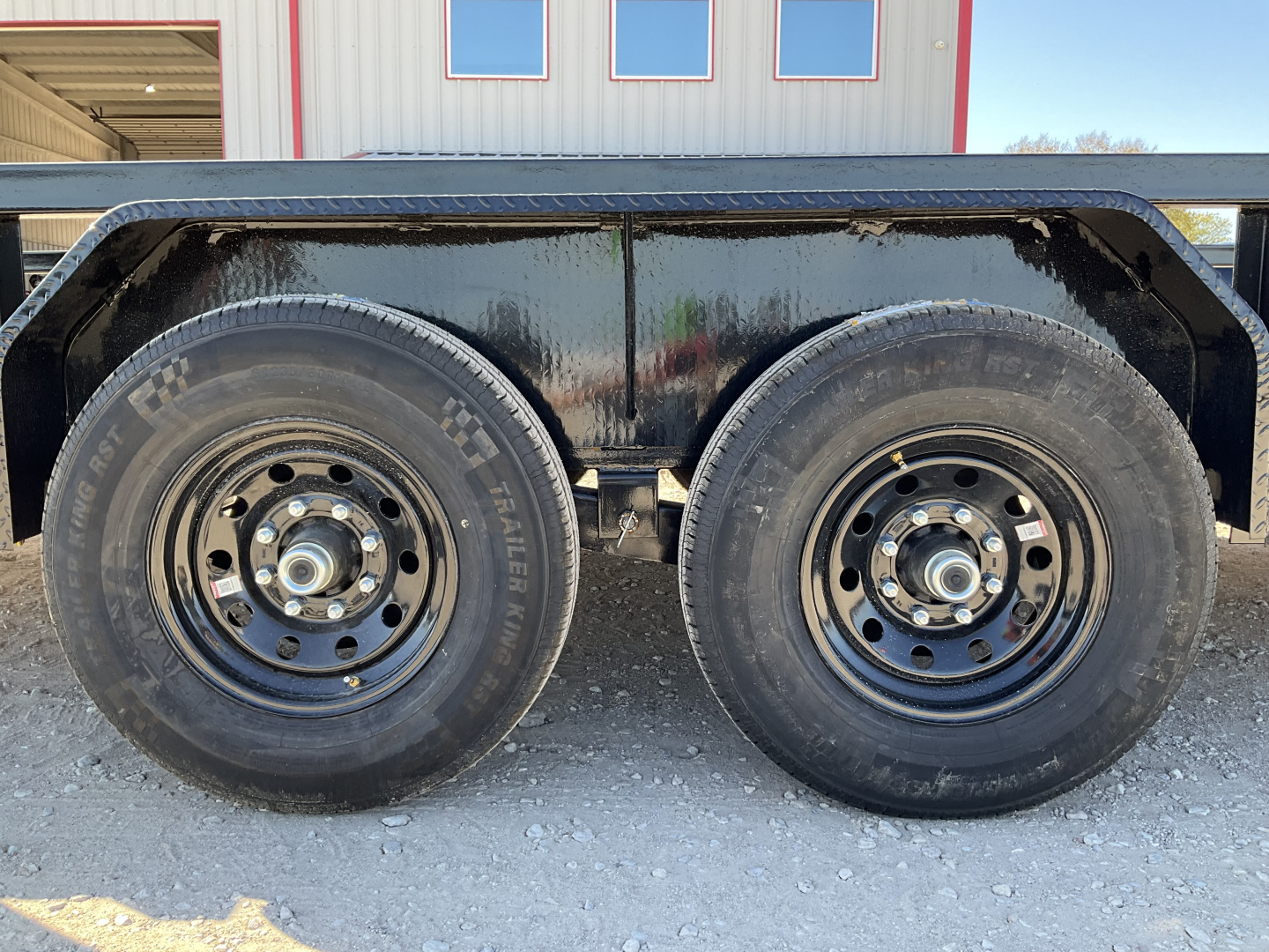 New 2026 PJ 83"x24' Gooseneck Angle Pipetop Trailer – P8