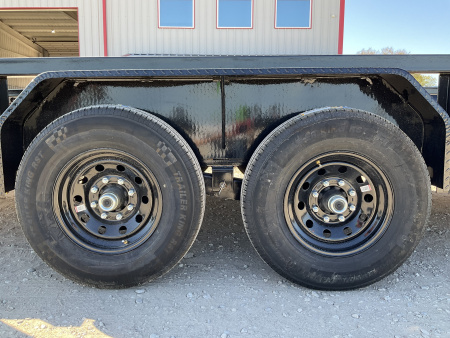 New 2026 PJ 83"x24' Gooseneck Angle Pipetop Trailer – P8