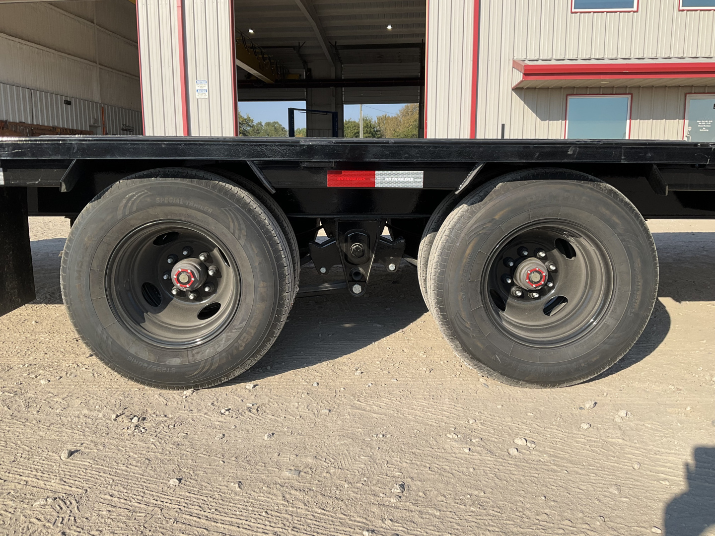 New 2026 PJ 102"x40' GN Low-Pro Flatbed w/ Duals - LD