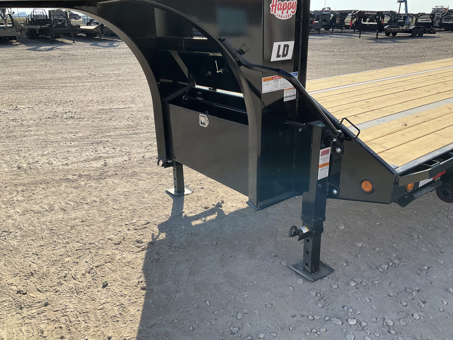 New 2026 PJ 102"x40' GN Low-Pro Flatbed w/ Duals - LD