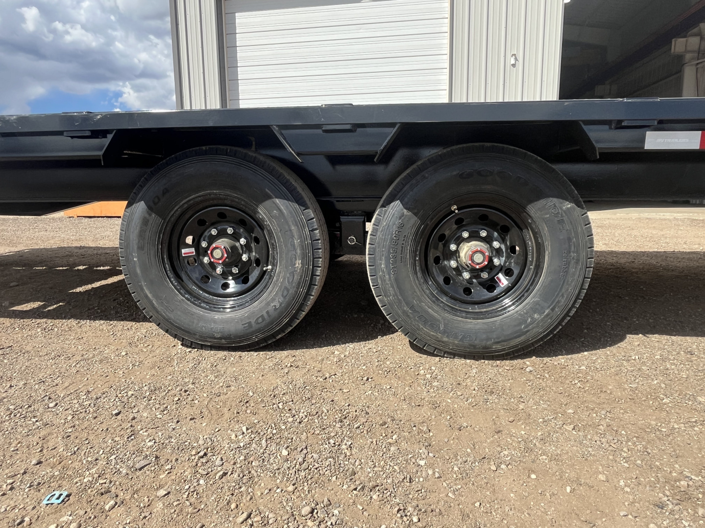 New 2026 PJ 102"x36' GN Low-Pro Flatbed w/ Singles - LX