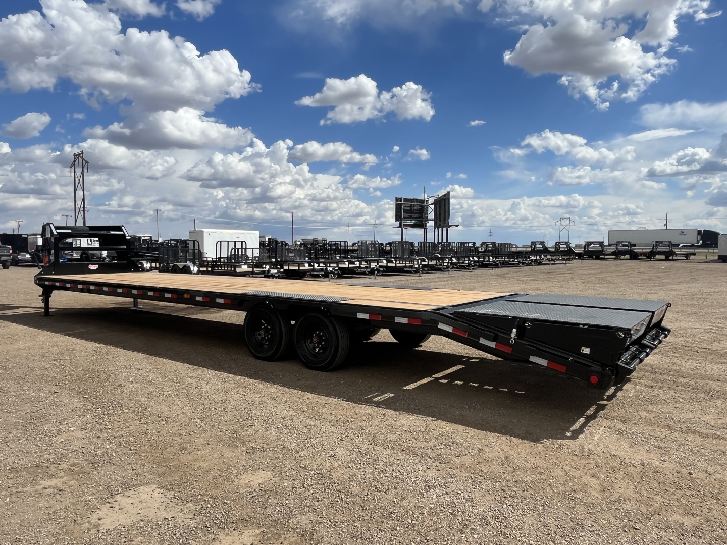 New 2026 PJ 102"x36' GN Low-Pro Flatbed w/ Singles - LX