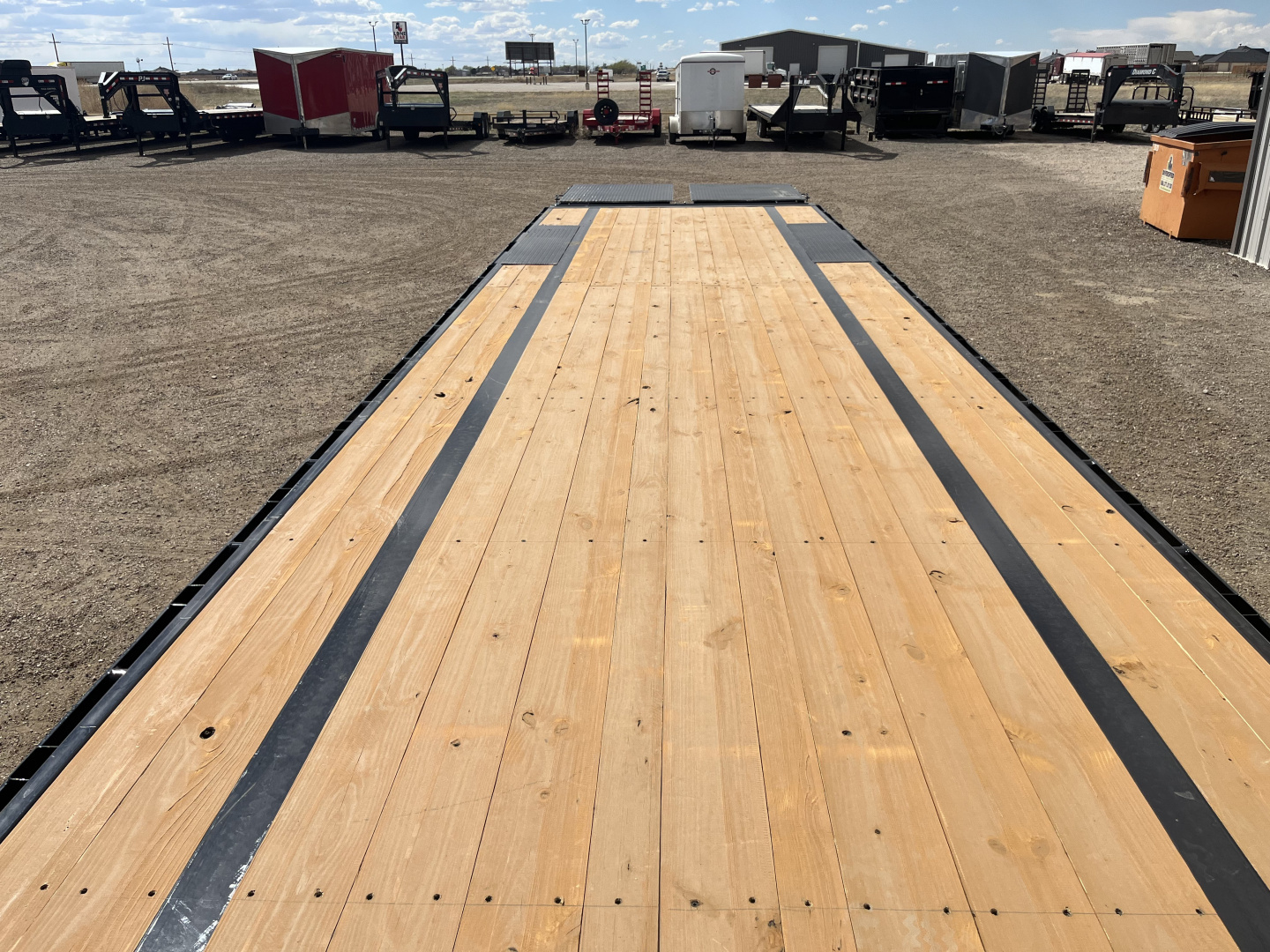 New 2026 PJ 102"x36' GN Low-Pro Flatbed w/ Singles - LX