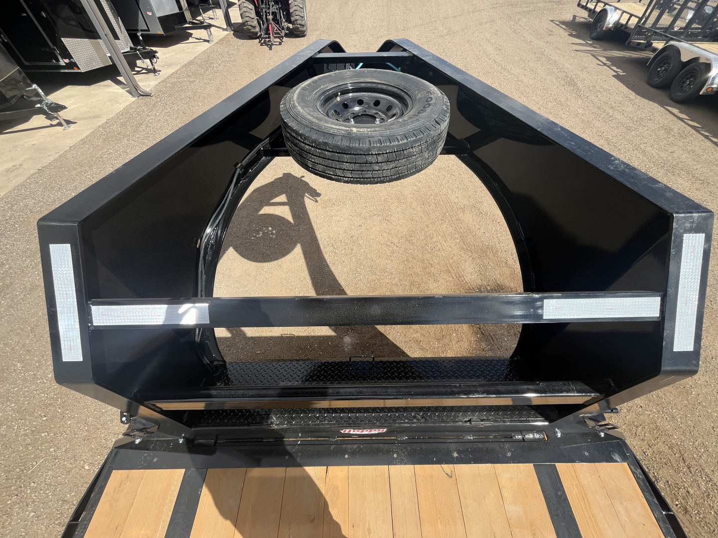 New 2026 PJ 102"x36' GN Low-Pro Flatbed w/ Singles - LX