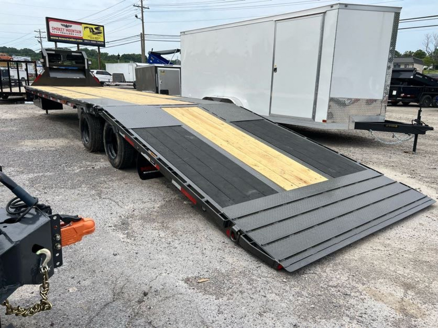 New 2026 MAXX-D YDB 32' HYD DOVE, HYD JACK Equipment Trailer