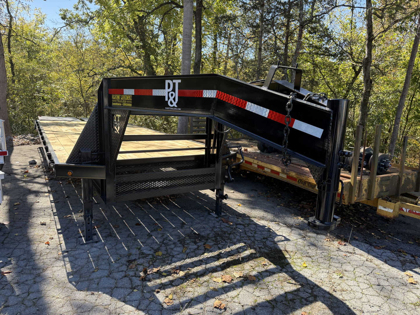 New 2026 P & T Trailers 14K 20+5 DECKOVER GN 10K JACK W/MEGA Equipment Trailer