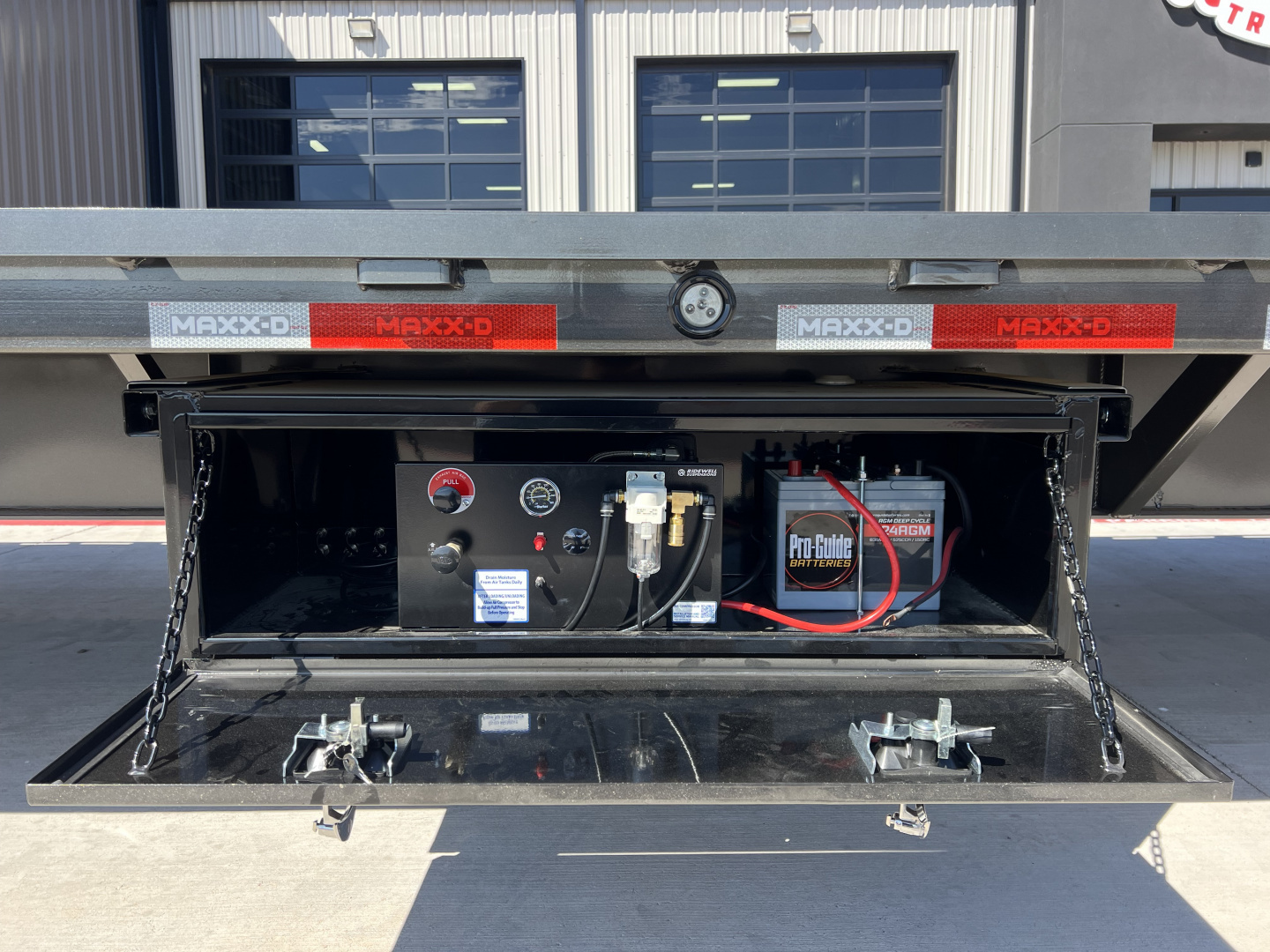 New 2026 MAXX-D 102"x40' Low-Pro Air-Ride w/ Duals- LDX