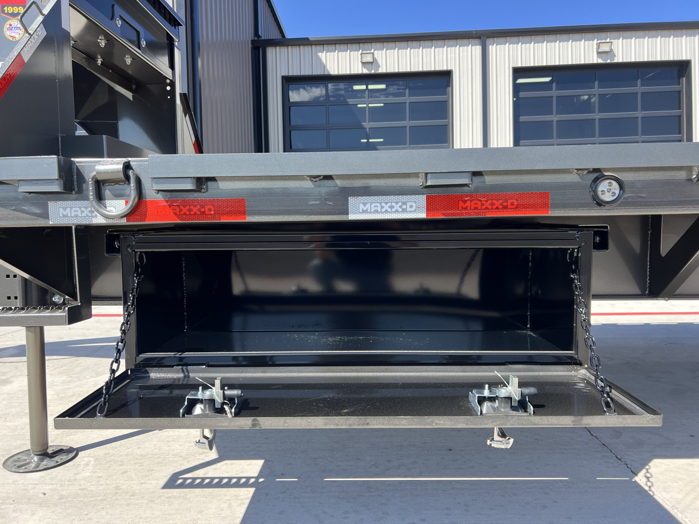 New 2026 MAXX-D 102"x40' Low-Pro Air-Ride w/ Duals- LDX