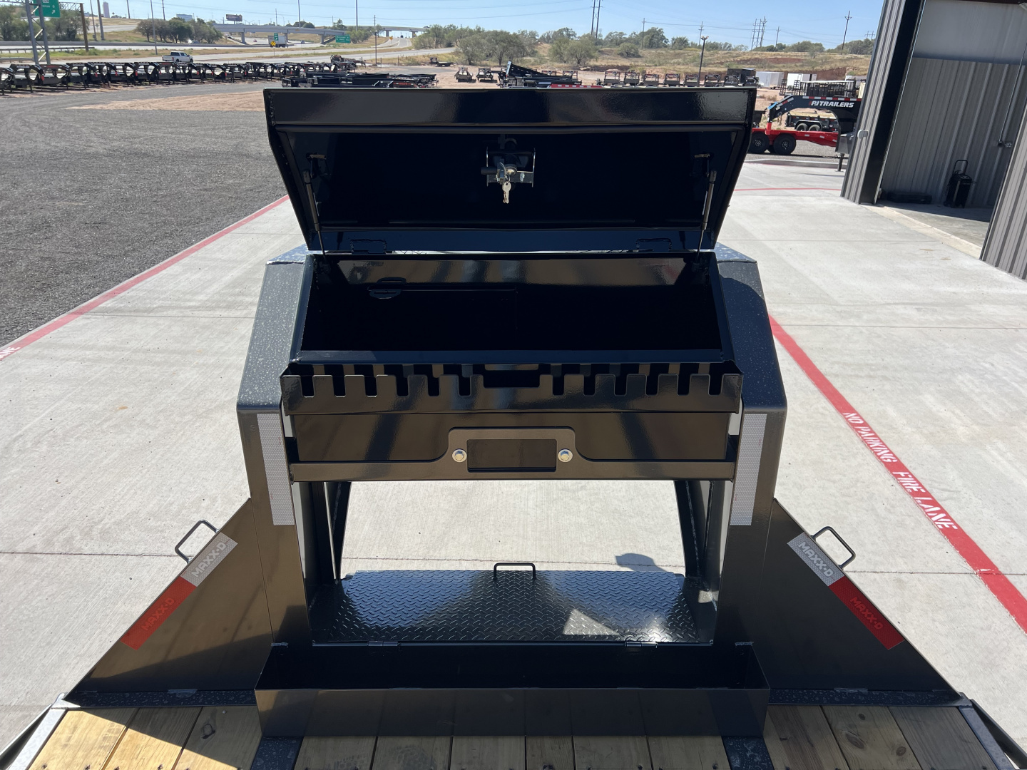 New 2026 MAXX-D 102"x40' Low-Pro Air-Ride w/ Duals- LDX