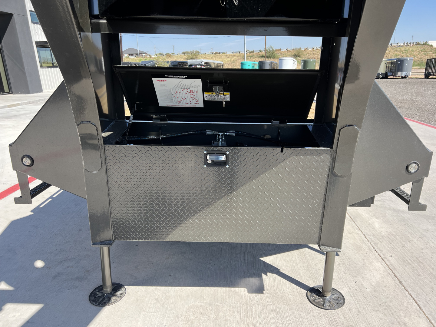 New 2026 MAXX-D 102"x40' Low-Pro Air-Ride w/ Duals- LDX